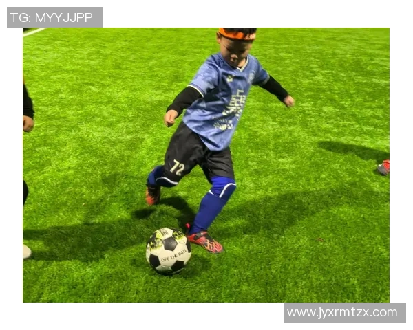 房婷婷足球之路：从青涩少女到绿茵场上的闪耀明星